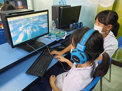 นักเรียนฝึกใช้ AR spatial.io