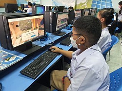 นักเรียนฝึกใช้ AR spatial.io