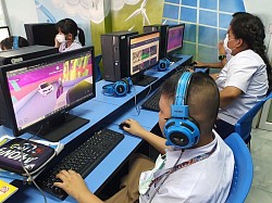 นักเรียนฝึกใช้ AR spatial.io