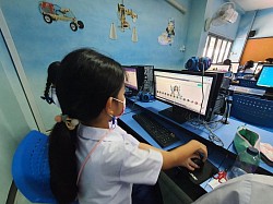 นักเรียนฝึกใช้ AR spatial.io