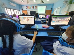 นักเรียนฝึกใช้ AR spatial.io